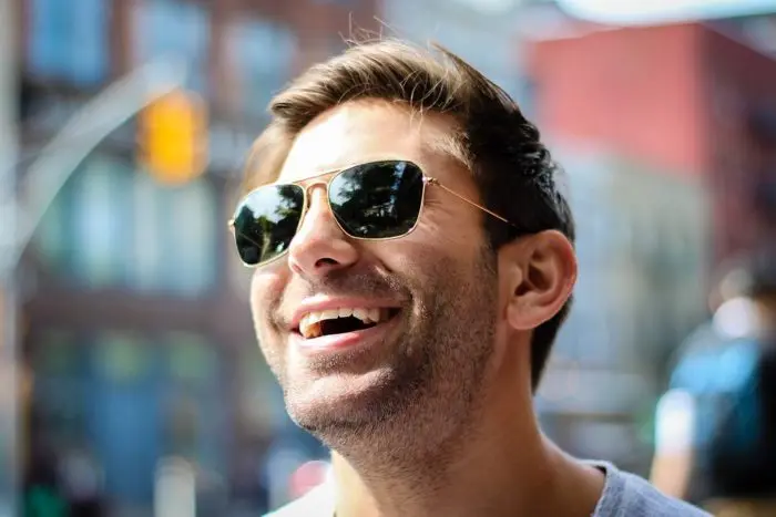 Comment identifier les lunettes de soleil polarisées