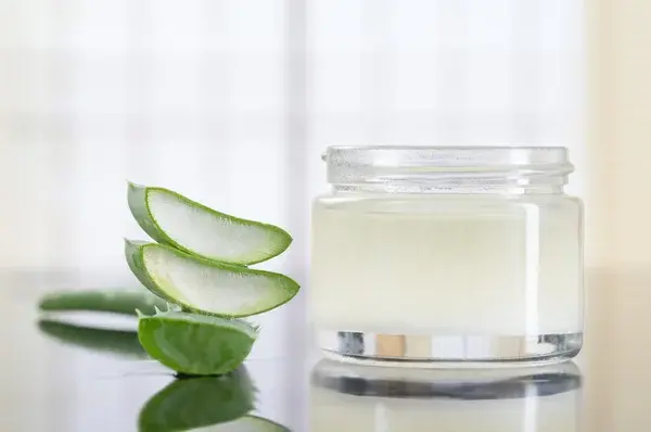 Appliquer de l'aloe vera