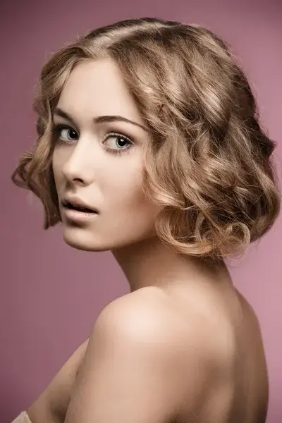 Boucles sur Cheveux Courts