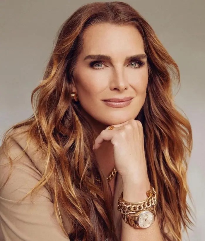 Brooke Shields avec des sourcils épais