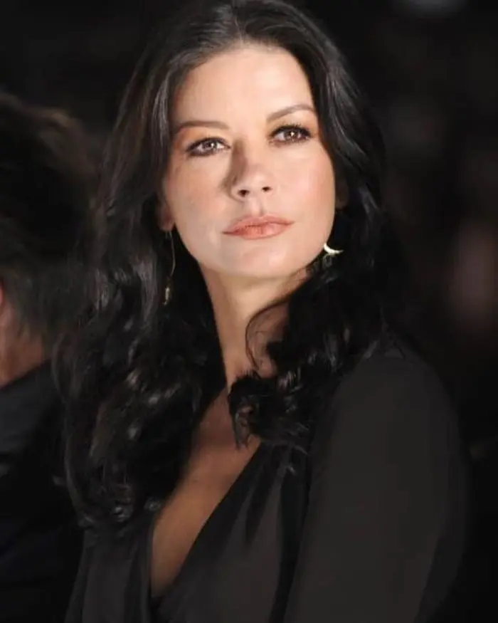 Catherine Zeta-Jones aux yeux enfoncés