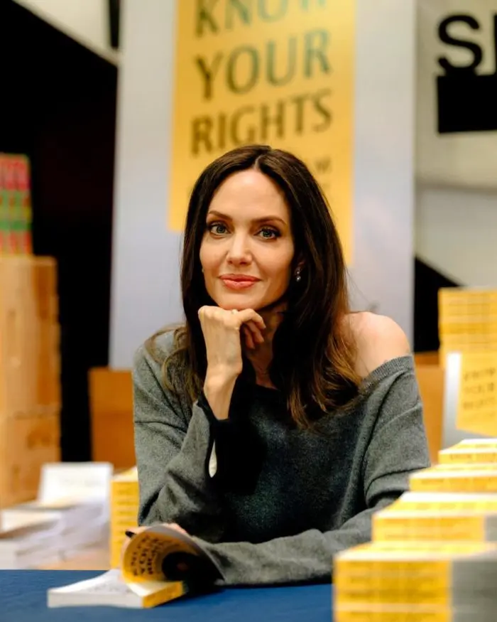Célébrités aux Yeux Magnifiques - Angelina Jolie