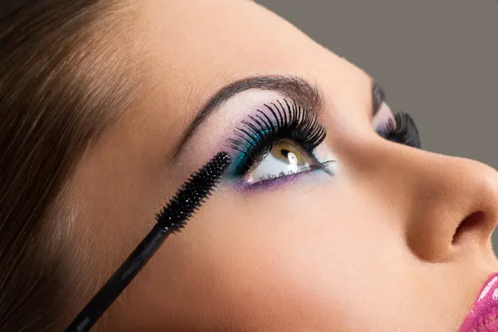 Cils pour yeux enfoncés