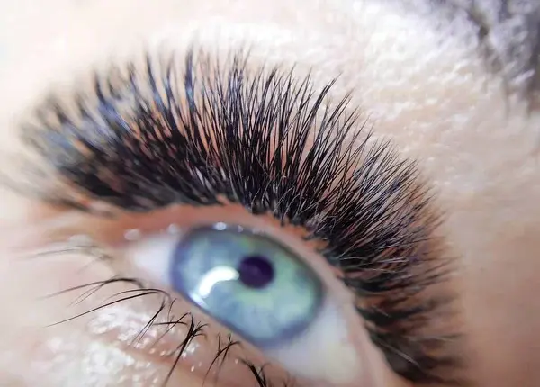Durée de pose des cils volume
