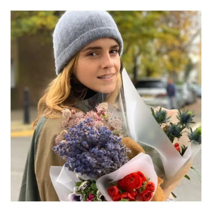 Emma Watson avec des sourcils épais