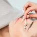 Enlever la colle pour faux cils