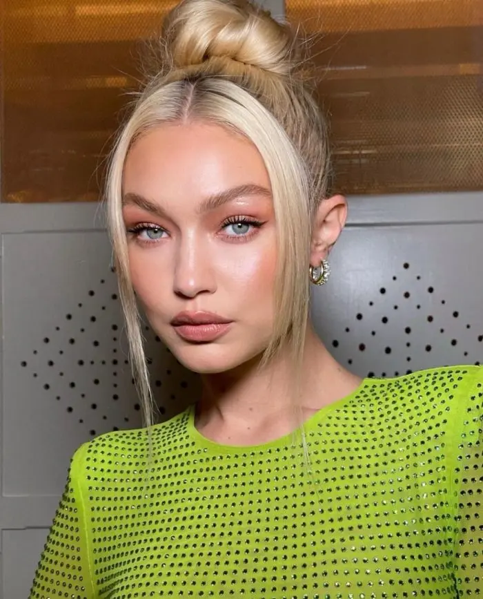 gigi hadid has blue eyes
