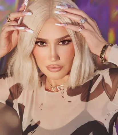 gwen aux yeux en amande