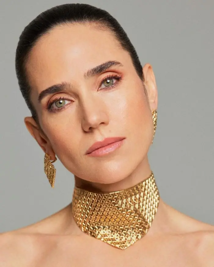 Jennifer Connelly avec des sourcils épais