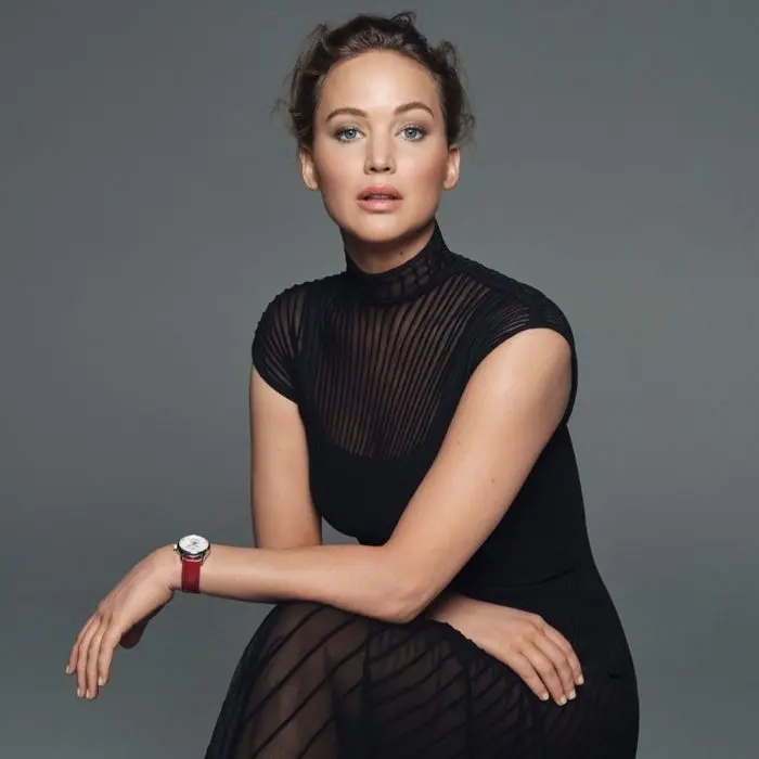 Jennifer Lawrence aux yeux enfoncés