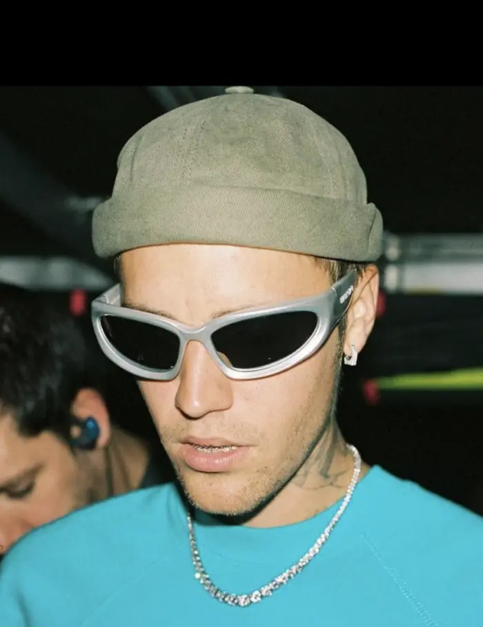 Justin Bieber avec des lunettes