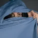 Les yeux tombants sont-ils attirants ?