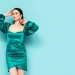 Maquillage des yeux avec robe verte