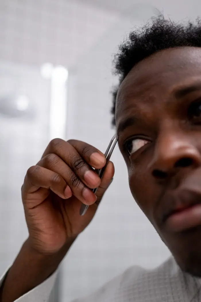Méthodes pour Façonner les Sourcils