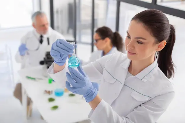 Peut-on utiliser de l'alcool isopropylique à 70 % pour nettoyer les lunettes