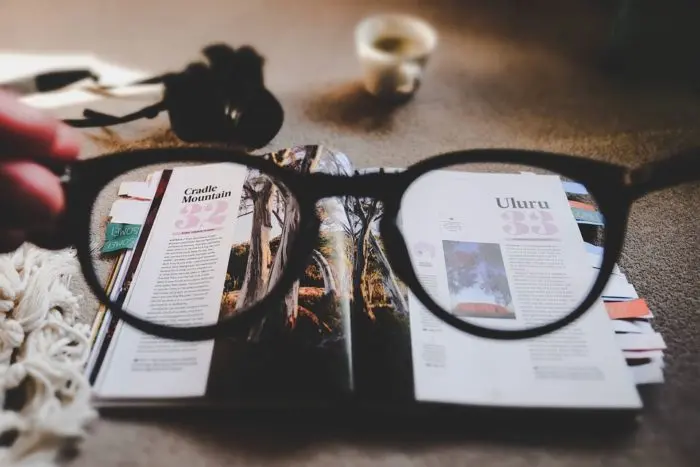Porter des appareils auditifs avec des lunettes