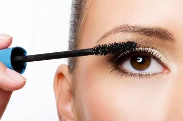 Recourbez les cils