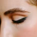Tailler ses sourcils à la maison