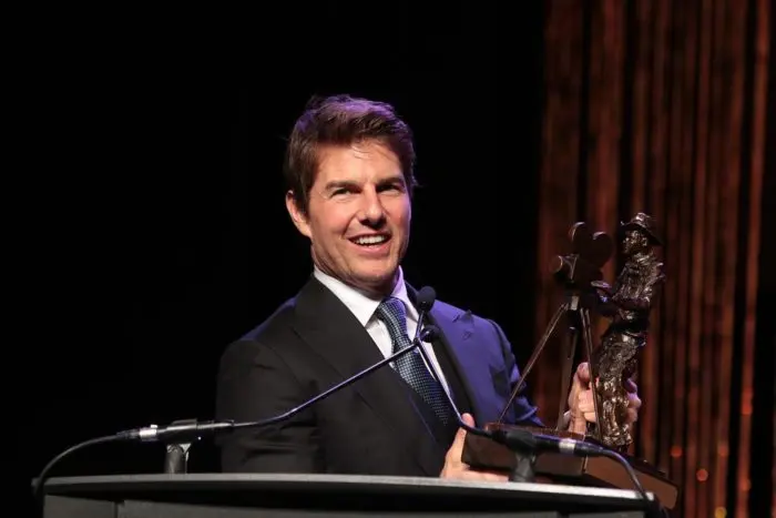 Tom Cruise aux yeux enfoncés