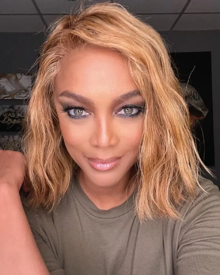 Tyra Banks aux yeux enfoncés