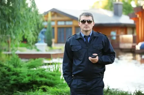 Agents de sécurité avec lunettes