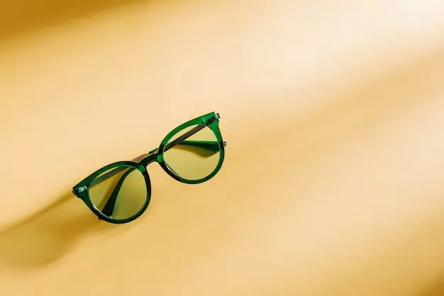 Choisir les bonnes lunettes avec une teinte verte