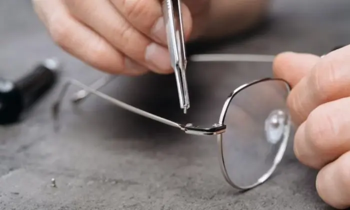 Comment réparer une branche cassée de lunettes de soleil à la maison ?