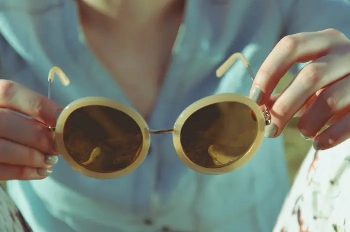 Conseils pour choisir des lunettes adaptées aux grandes têtes