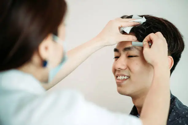 Idées de fentes dans les sourcils pour hommes