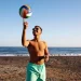 joueurs de beach-volley portant des lunettes de soleil