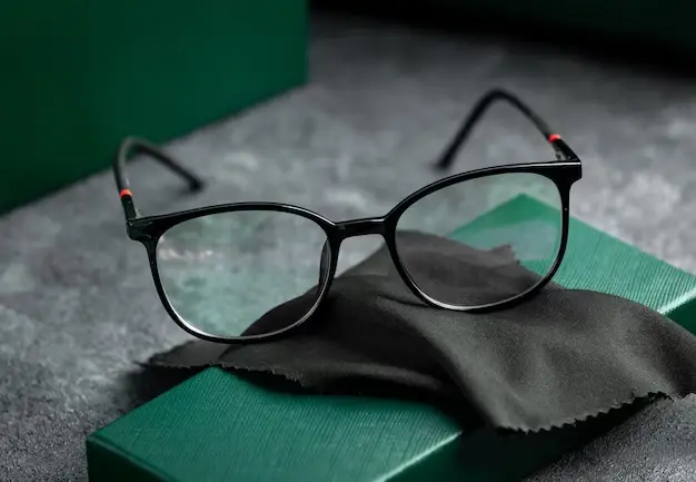 lunettes avec une teinte verte