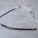 Réparer une branche cassée de lunettes de soleil à la maison