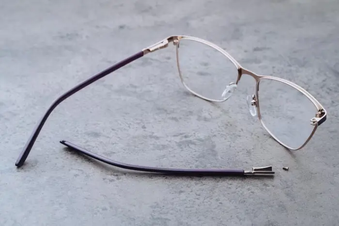 Réparer une branche cassée de lunettes de soleil à la maison
