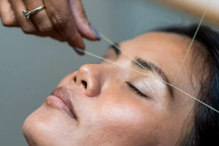 Threading vs épilation à la cire