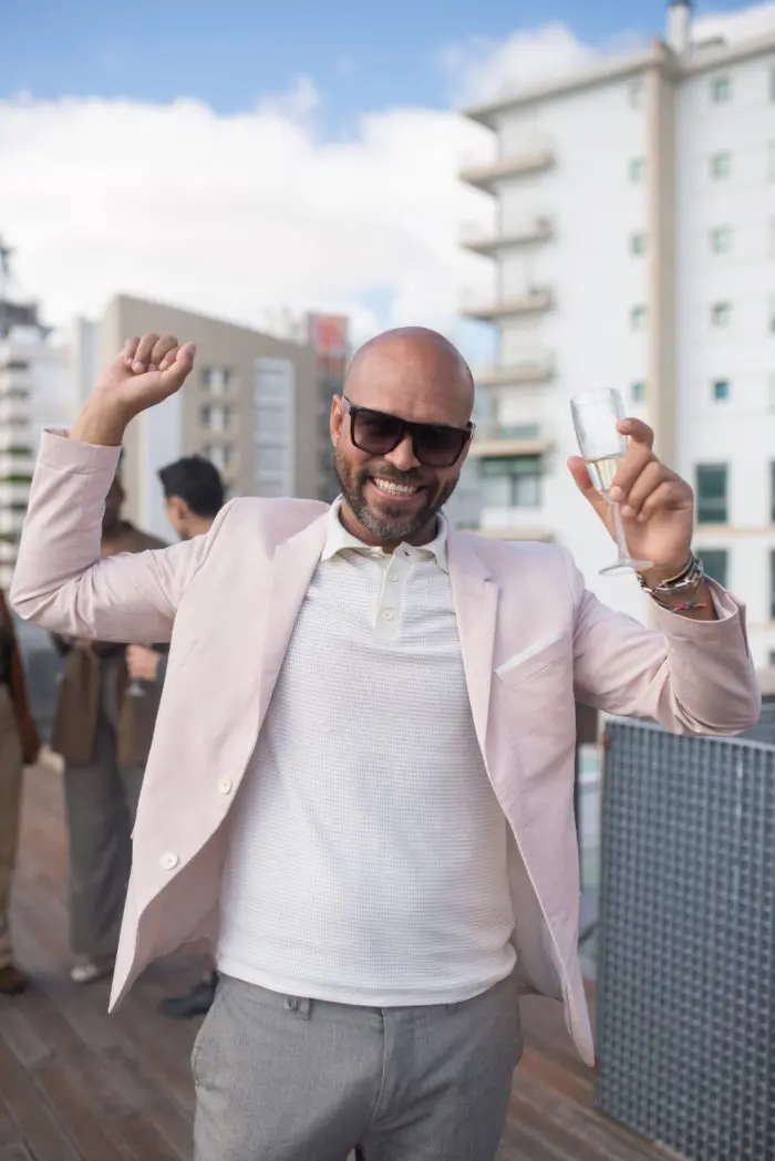 Trouver des lunettes de soleil pour tête rasée avec barbe